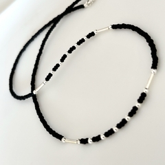 Collar con donitas negras, detalles en Plata, 42,5 cm.