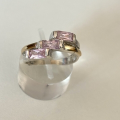 Anillo en Plata y Oro con Cúbic baguette rosa