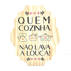 Placa Decorativa Madeira Recortada - Quem Cozinha Não Lava a Louça