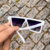O Óculos de Sol Ipanema Branco possui um design moderno em formato quadrado, em acetato na cor branca, hastes com amortecedores internos e lentes degrade roxas.