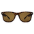 O Óculos de Sol Dakota Tartaruga possui um design moderno, em formato quadrado, detalhes em acetato estampado, detalhes em metal e lentes inteiriças na cor marrom.