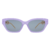 O Óculos de Sol Glam Lilás possui um design elegante e morderno, em formato retangular, armação frontal em acetato italiano na cor lilás, hastes exclusivas em formato de corrente em metal anticorrosivo douradoe lentes na cor preta.  
