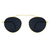 O Óculos de Sol Hilton 2.0 Dourado e Preto possui um design moderno, em formato redondo, armação em metal dourado, hastes com detalhe nas pontas em acetato preto e lentes inteiriça na cor preta. 