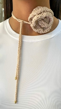 CHOKER DE FLOR ARTESANAL DE CROCHÊ