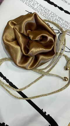 CHOKER FLOR DOURADA GRANDE FIO DOURADO