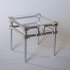 Miniatura de mesa lateral com tampo transparente