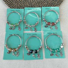 Pack 6 Pulseras Charms en internet