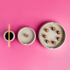 Prato Sushi de cerâmica redondo médio com descanso pra hashi Verde - Cerâmica Lavanda peças Exclusivas feitas à mão