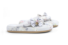 Chinelo de Dedo Floral Cinza na internet