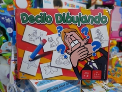 Decilo dibujando