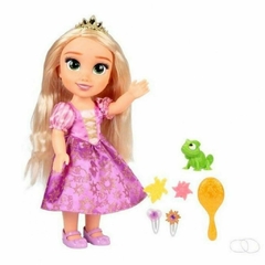 Muñeca Disney Princesas Mi Amiga Musical Rapunzel Y Pascal 37 cm Tapimovil - comprar online