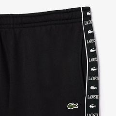 PANTALÓN DE CHÁNDAL JOGGER CON RAYA Y LOGO LACOSTE (9557) en internet