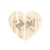 tabua-corte-carne-em-madeira-formato-coração-rei-e-rainha-fundo-branco