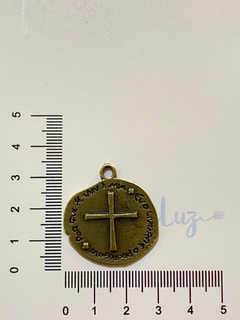 Medalha das Duas Cruzes em metal Ouro Velho 30mm - comprar online