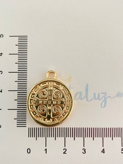 Pingente Medalha de São Bento Resinado 25mm - Dourado na internet