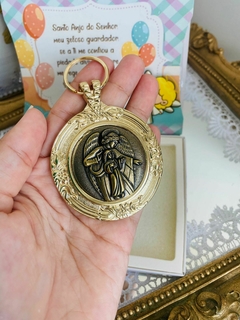 Medalhão de Berço Anjo Protetor Dourado com Ouro Velho na internet