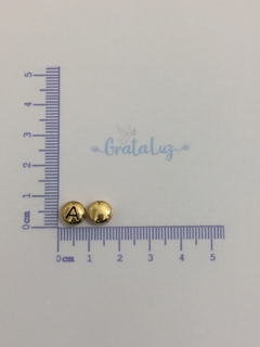 Passador Metal Letra Redonda 8mm A-Z Gravado em um lado - Dourado - comprar online