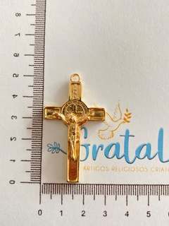 Crucifixo São Bento III 50mm -Dourado - comprar online