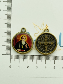 Pingente Medalha de São Bento Resinado 25mm - Ouro Velho - comprar online