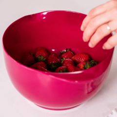 Bowl de melamina fucsia 2,8 litros con pico vertedor