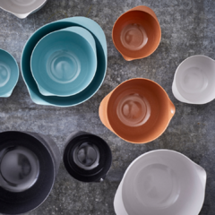 Set de 4 bowls con tapa de tamaños distintos en internet