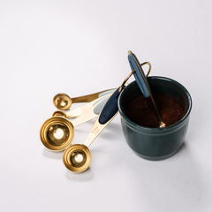 Set de cucharas medidoras metalicas doradas - comprar online