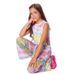 Macacão Infantil Feminino Tie Dye Rosa - Marca Mylu - Sentada de Pernas Cruzadas