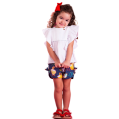 Conjunto Infantil Feminino Blusa Branca e Short Estampado - Marca Precoce - Pose