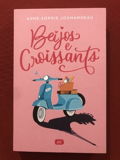 Livro - Beijos E Croissants - Anne-Sophie Jouhanneau - Ed. Alt - Seminovo