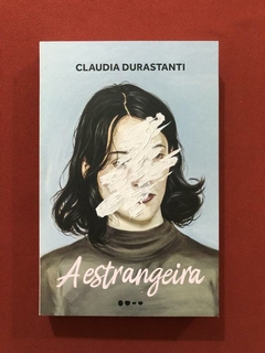Livro - A Estrangeira - Claudia Durastanti - Todavia - Seminovo