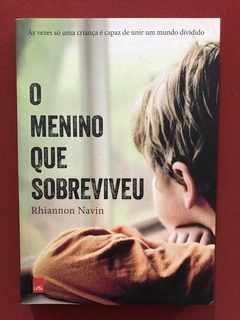 Livro - O Menino Que Sobreviveu - Rhiannon Navin - Seminovo