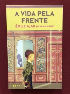 Livro - A Vida Pela Frente - Émile Ajar - Todavia - Seminovo