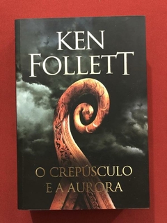 Livro - O Crepúsculo E A Aurora - Ken Follett - Arqueiro - Seminovo