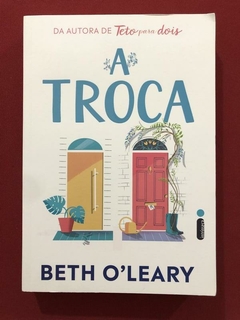 Livro - A Troca - Beth O'Leary - Ed. Intrínseca - Seminovo