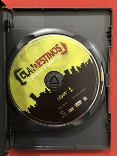 DVD - Clandestinos: O Sonho Começou- DVD Duplo - João Falcão - Sebo Mosaico - Livros, DVD's, CD's, LP's, Gibis e HQ's