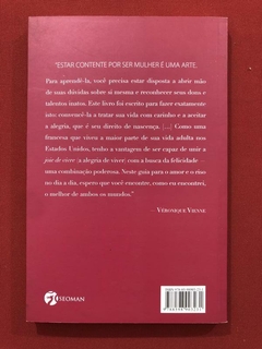 Livro - A Arte De Ser Mulher - Véronique Vienne - Seminovo - comprar online