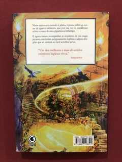 Livro - A Cor Da Magia - Terry Pratchett - Editora Conrad - comprar online