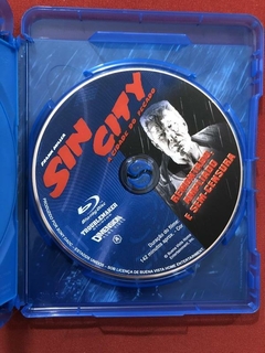 Blu-ray Duplo - Sin City - A Cidade Do Pecado - Seminovo - Sebo Mosaico - Livros, DVD's, CD's, LP's, Gibis e HQ's