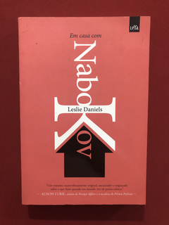 Livro - Em Casa Com Nabokov - Leslie Daniels - Ed. LeYa