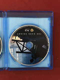 Blu-ray Duplo - The Dark Knight - Seminovo - Sebo Mosaico - Livros, DVD's, CD's, LP's, Gibis e HQ's