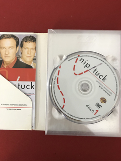 DVD - Box Nip Tuck A Primeira Temporada Completa - Sebo Mosaico - Livros, DVD's, CD's, LP's, Gibis e HQ's