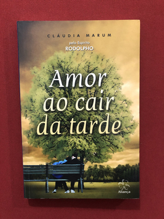 Livro - Amor Ao Cair Da Tarde - Cláudia Marum - Seminovo