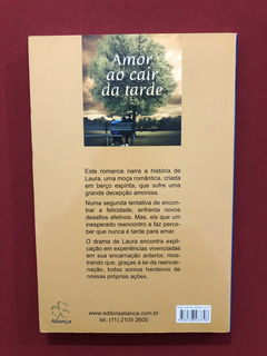 Livro - Amor Ao Cair Da Tarde - Cláudia Marum - Seminovo - comprar online