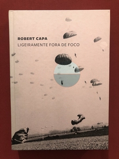Livro - Ligeiramente Fora De Foco - Robert Capa - Editora Cosacnaify - Seminovo