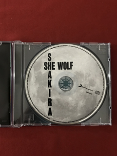 CD - Shakira - She Wolf - Nacional - Seminovo na internet
