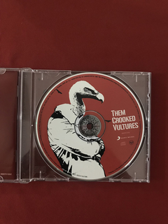 CD - Them Crooked Vultures - No One Loves Me - Seminovo na internet