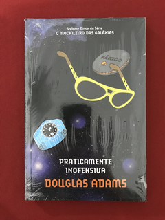 Livro - Praticamente Inofensiva - Douglas Adams - Novo