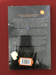 Livro - Praticamente Inofensiva - Douglas Adams - Novo - comprar online