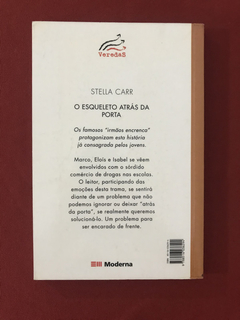 Livro - O Esqueleto Atrás Da Porta - Stella Carr - Seminovo - comprar online