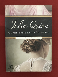 Livro - Os Mistérios De Sir Richard - Julia Quinn - Seminovo